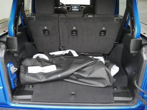 Used 2022 Jeep Wrangler Unlimited Willys image 27