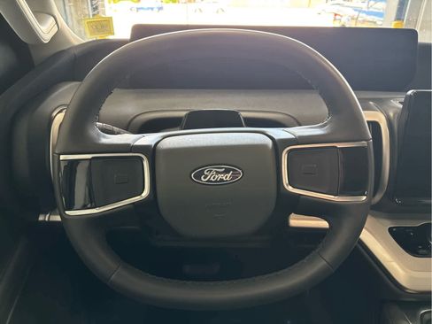 Used 2025 Ford Expedition Active AWD/4WD image 11