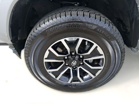 Used 2020 Toyota Tacoma TRD Sport image 11