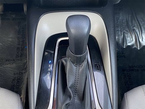 Certified 2022 Toyota Corolla LE image 32