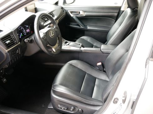 Used 2014 Lexus CT 200h image 4