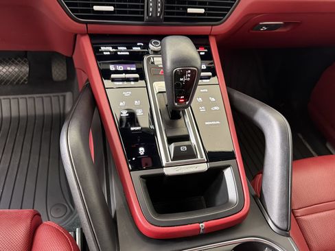 Certified 2023 Porsche Cayenne AWD/4WD image 19