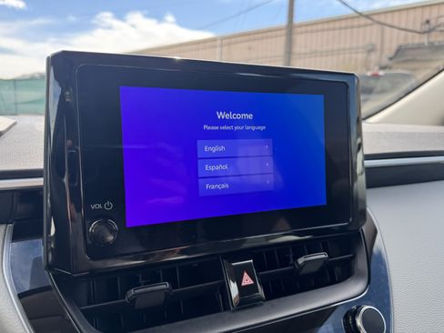 Used 2025 Toyota Corolla LE image 24