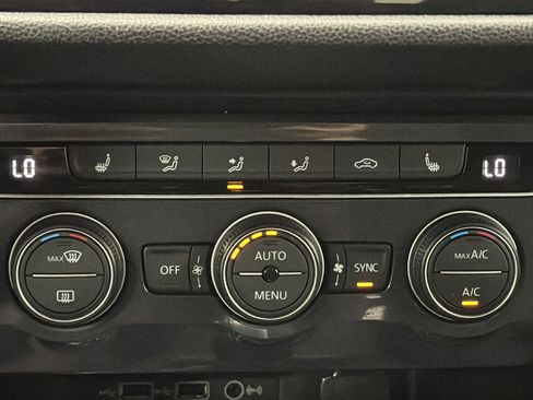 Used 2020 Volkswagen Tiguan SE w/ Panoramic Sunroof Package FWD image 17