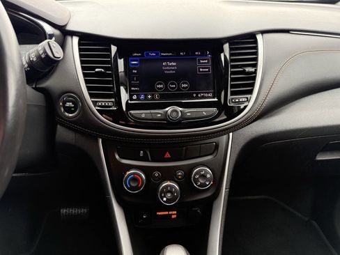 Used 2021 Chevrolet Trax LT w/ LT Convenience Package AWD/4WD image 8