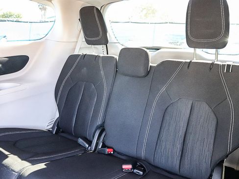 Used 2022 Chrysler Voyager LX image 20