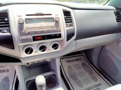 Used 2011 Toyota Tacoma PreRunner w/ TRD Sport Pkg image 18