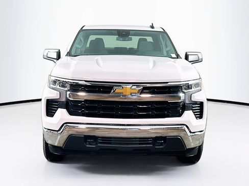 Used 2024 Chevrolet Silverado 1500 LT image 2