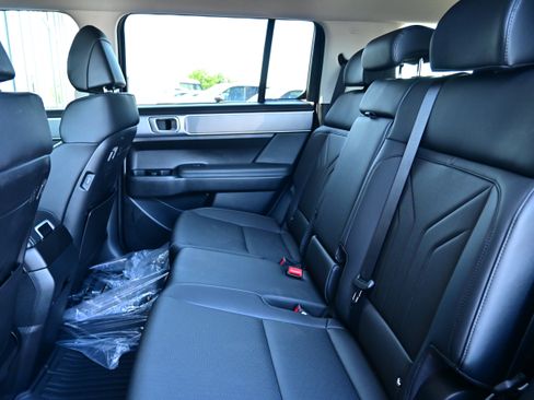 Used 2025 Hyundai Santa Fe SEL AWD/4WD image 15