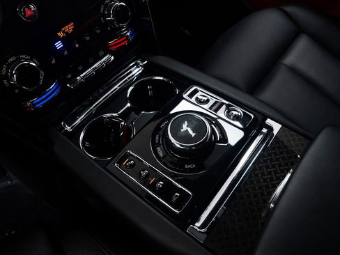 Used 2020 Rolls-Royce Cullinan Black Badge image 16