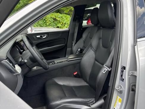 Used 2023 Volvo XC60 B5 Core w/ Climate Package AWD/4WD image 5