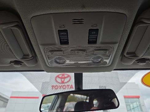 Used 2015 Toyota RAV4 XLE AWD/4WD image 19