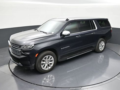 Used 2024 Chevrolet Suburban Premier RWD image 12