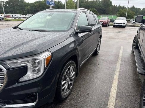 Used 2022 GMC Terrain Denali w/ Denali Premium Package AWD/4WD image 2