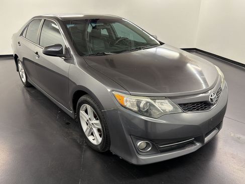 Used 2014 Toyota Camry SE FWD image 7