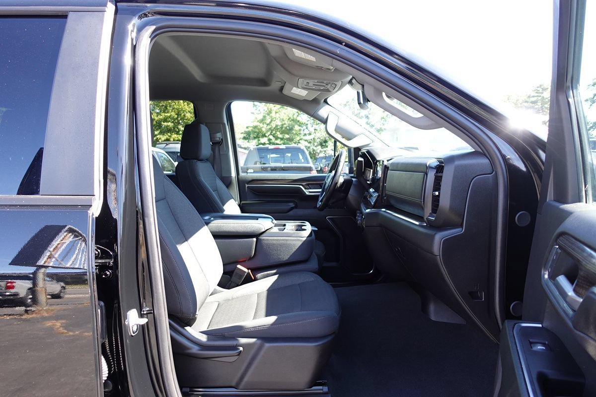 Used 2024 Chevrolet Silverado 2500 LT w/ Midnight Edition AWD/4WD image 36
