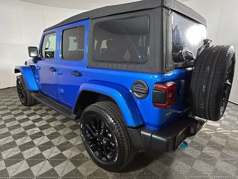 Used 2023 Jeep Wrangler Unlimited Sahara AWD/4WD image 4