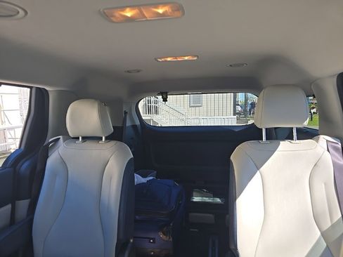 Certified 2025 Kia Carnival EX image 10