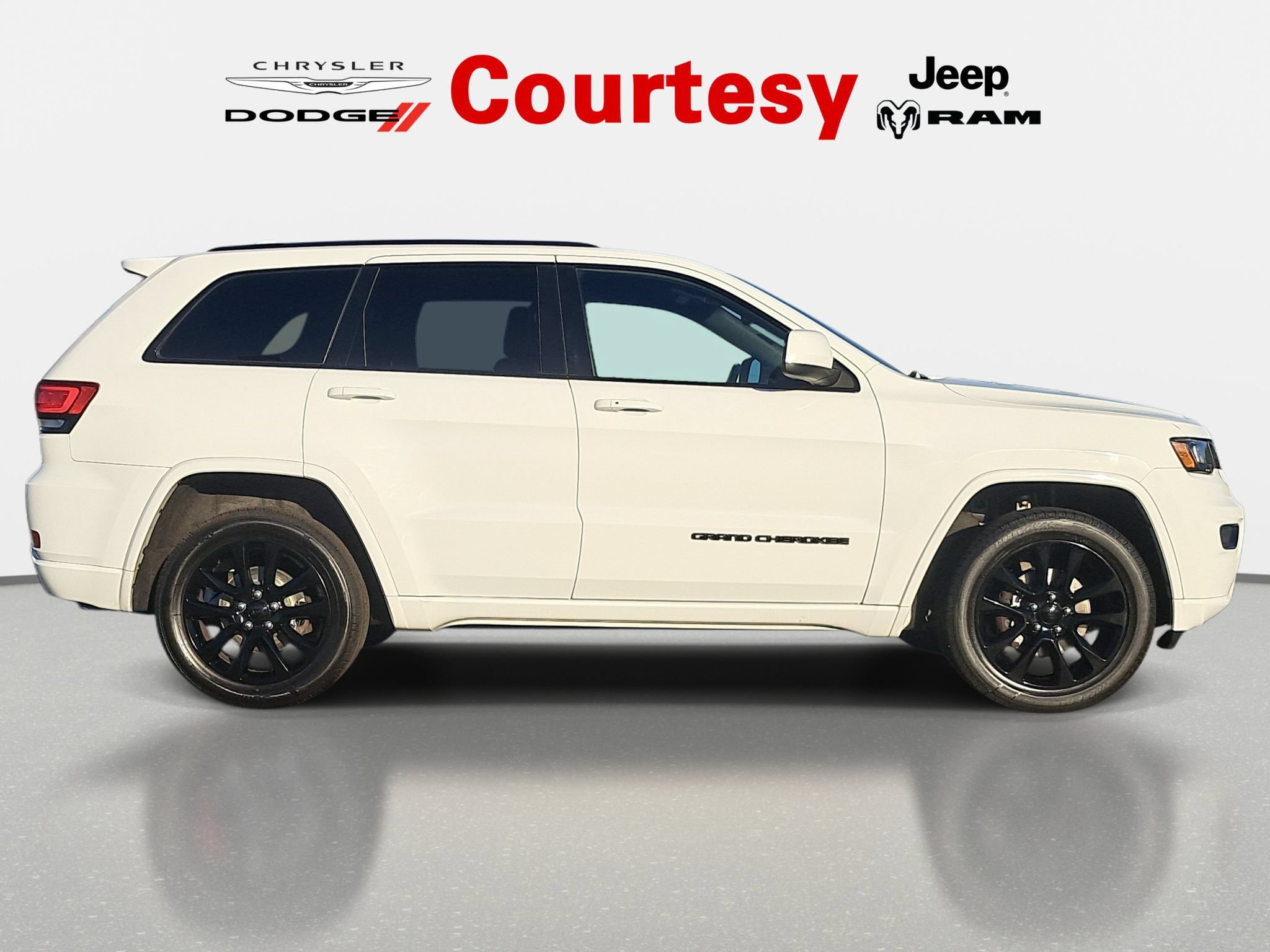 Used 2020 Jeep Grand Cherokee Altitude AWD/4WD image 3