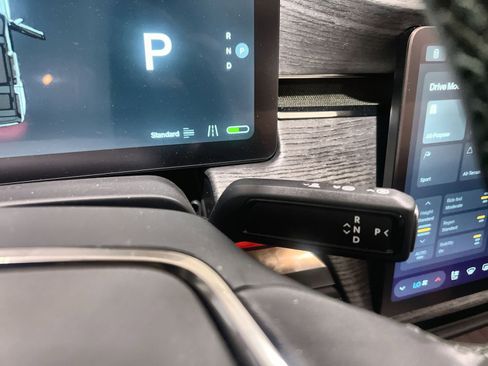 Used 2026 Rivian R1S Adventure image 22