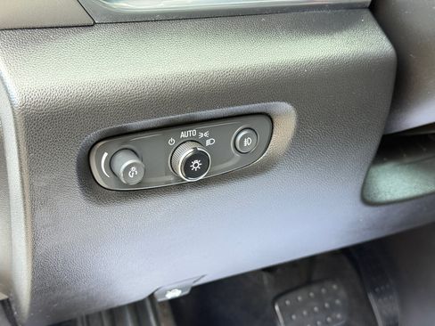 Used 2019 Chevrolet Traverse LT image 19