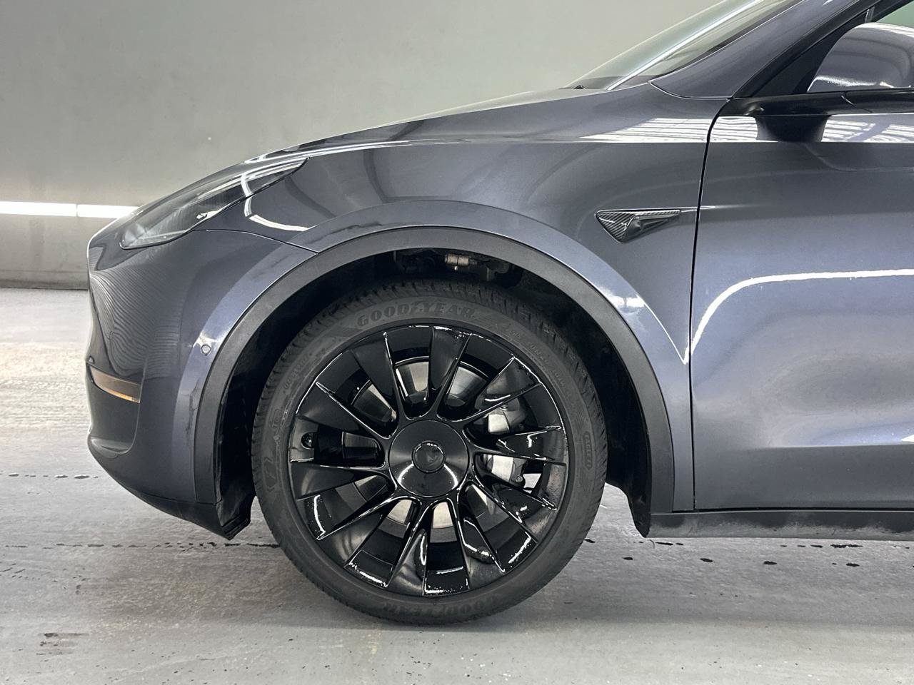 Used 2021 Tesla Model Y Long Range AWD/4WD image 5