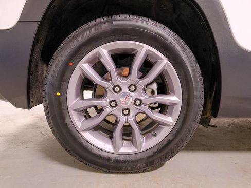 Used 2024 GMC Terrain SLT image 43