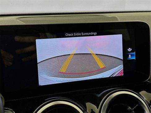 Used 2020 Mercedes-Benz GLB 250 4MATIC image 10