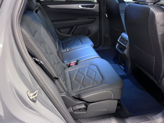 Certified 2024 Volkswagen Atlas Cross Sport SE w/ Panoramic Sunroof Package FWD image 13