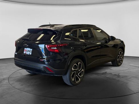 Used 2025 Chevrolet Trax RS w/ Sunroof Package FWD image 9