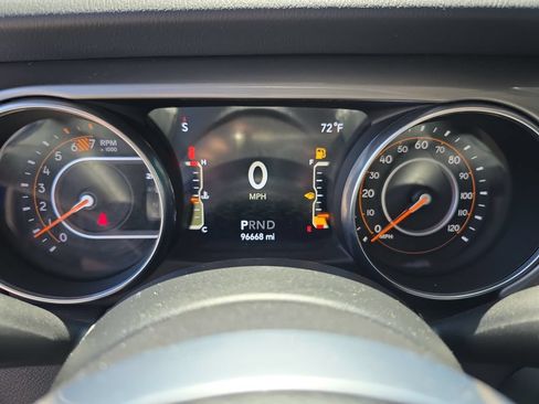 Used 2018 Jeep Wrangler Unlimited Sahara AWD/4WD image 24