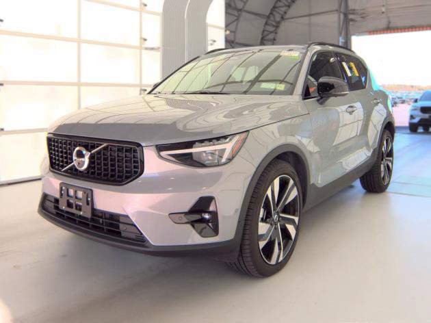 Used 2026 Volvo XC40 B5 Plus AWD/4WD image 2