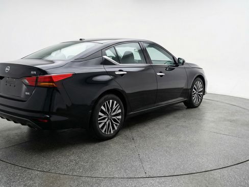 Used 2025 Nissan Altima 2.5 SV image 9