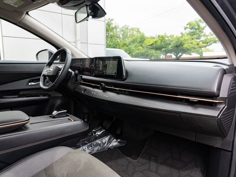 Used 2024 Nissan Ariya AWD image 28
