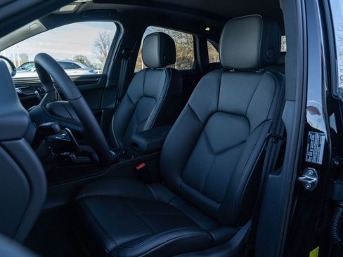 New 2026 Porsche Macan image 5