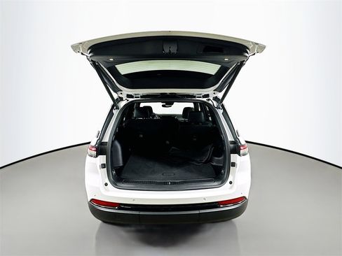 Used 2022 Jeep Grand Cherokee Altitude image 28