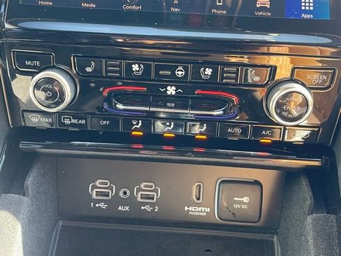 Used 2022 Jeep Grand Cherokee Summit w/ Luxury Tech Group V image 16