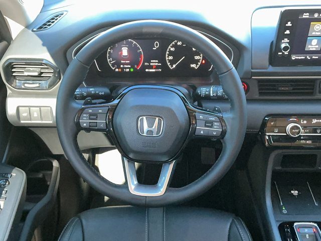 Used 2025 Honda Pilot Touring image 10
