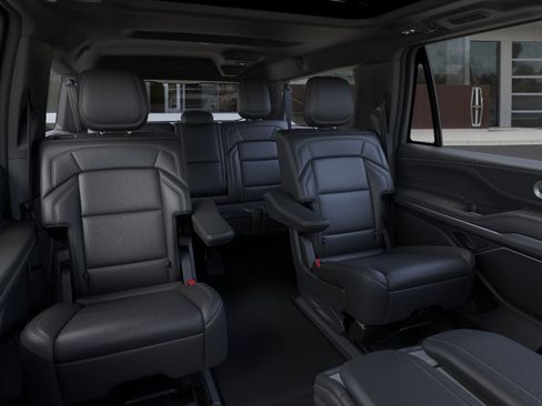 New 2026 Lincoln Navigator L Reserve AWD/4WD image 11