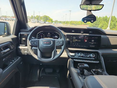 Certified 2026 GMC Sierra 1500 AT4 w/ AT4 Premium Package AWD/4WD image 17