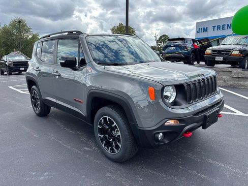 Used 2023 Jeep Renegade Trailhawk image 2