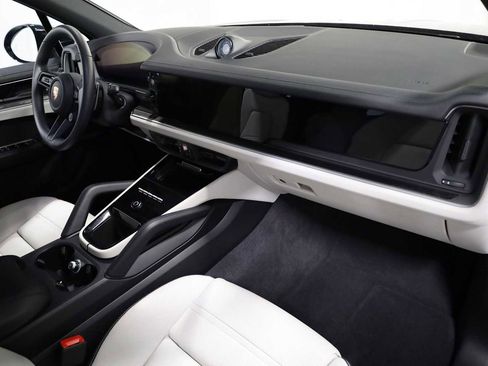 Certified 2025 Porsche Cayenne E-Hybrid image 6