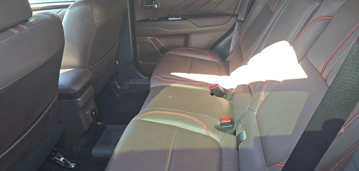 Used 2018 Mitsubishi Outlander SEL AWD/4WD image 13