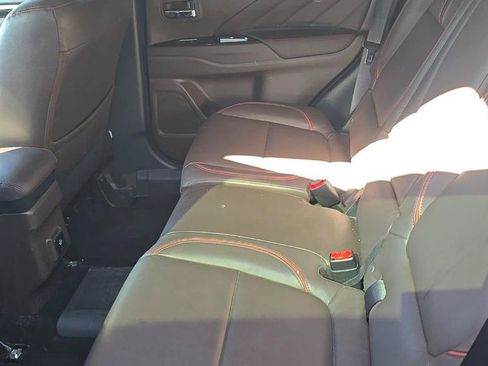 Used 2018 Mitsubishi Outlander SEL AWD/4WD image 13
