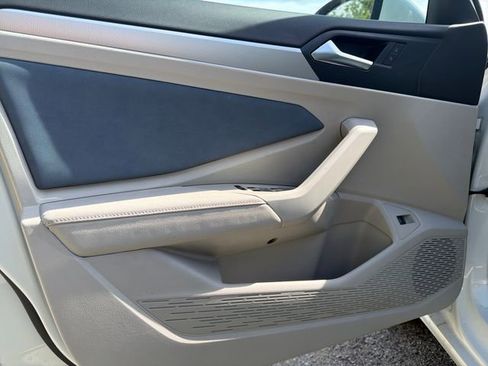 New 2026 Volkswagen Jetta SE FWD image 10