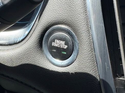 Used 2023 Chevrolet Traverse LT AWD/4WD image 19
