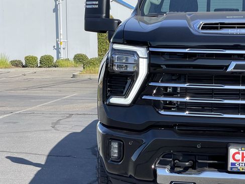 New 2026 Chevrolet Silverado 2500 LT w/ Z71 Chrome Sport Edition AWD/4WD image 4