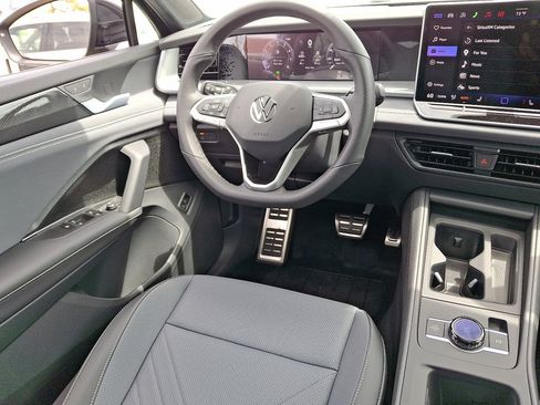 New 2026 Volkswagen Tiguan SE R-Line AWD/4WD image 9