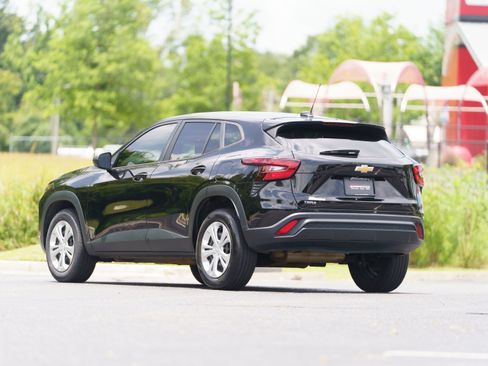 Used 2024 Chevrolet Trax LS FWD image 3