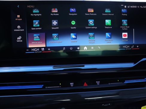 Used 2025 BMW 530i w/ Executive Package image 36